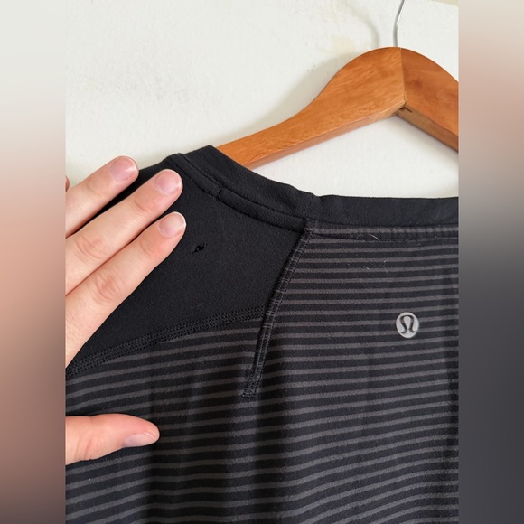 Lululemon Athletica Men’s Hyper Stripe Black Velocity Long Sleeve Top size L - Picture 12 of 13